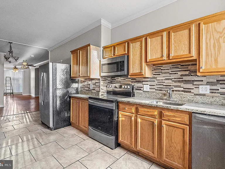 2532 Druid Hill Ave — Photo 6