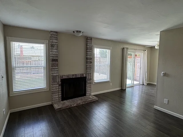 1448 Pleasant St — Photo 6