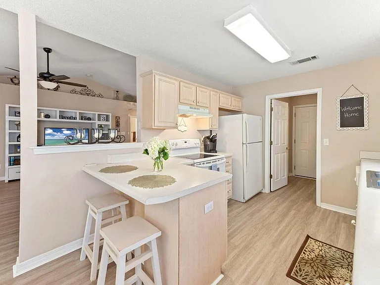 1504 Oakhill Rd — Photo 5