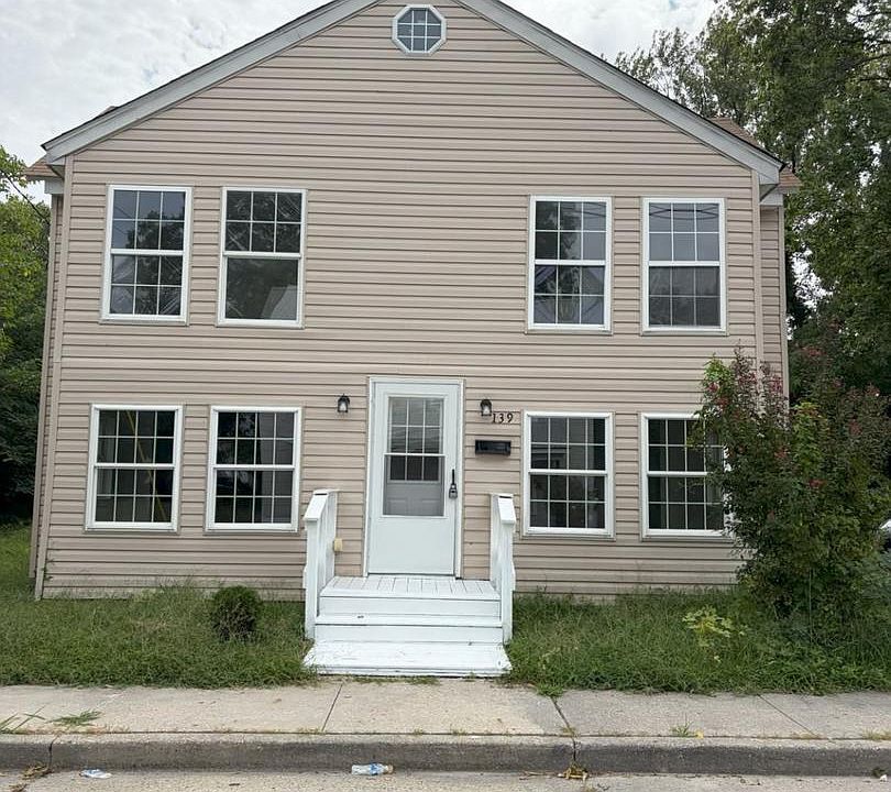 1st image of 139 2nd St
