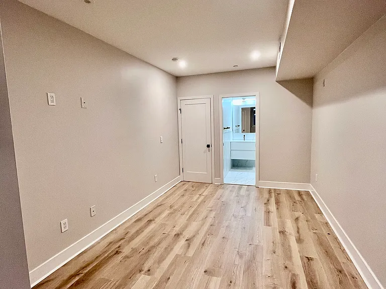 315 W Berks St #1 — Photo 13