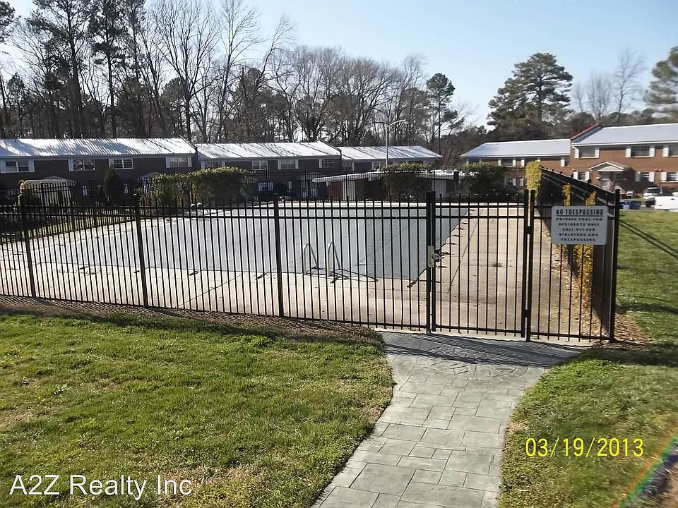 2nd image of 400 Davie Rd APT 10