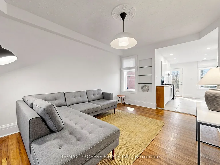 368 Howland Ave — Photo 5