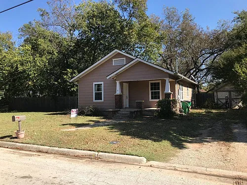 802 N Taylor St Photo 1