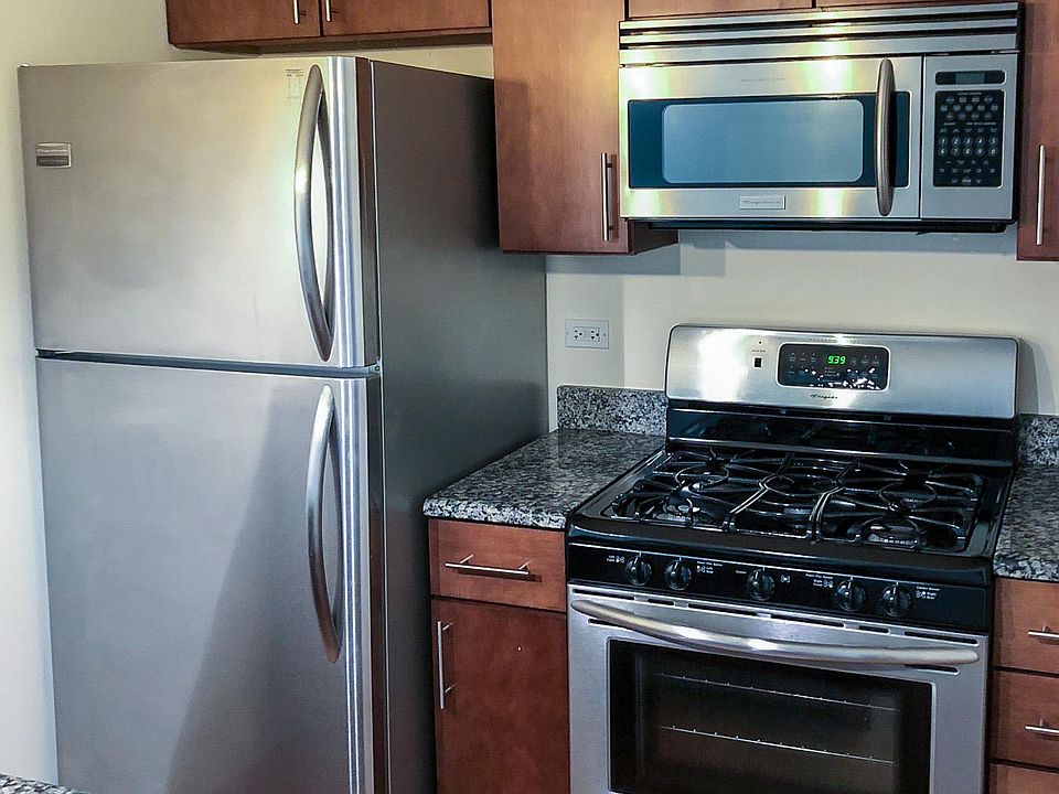 1st image of 3808.5 N Marshfield Ave #1