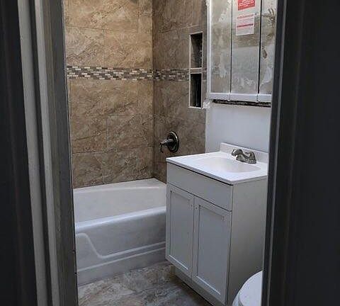 5th image of 3924 De Reimer Ave