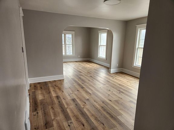 3rd image of 219 Casseday Ave #2