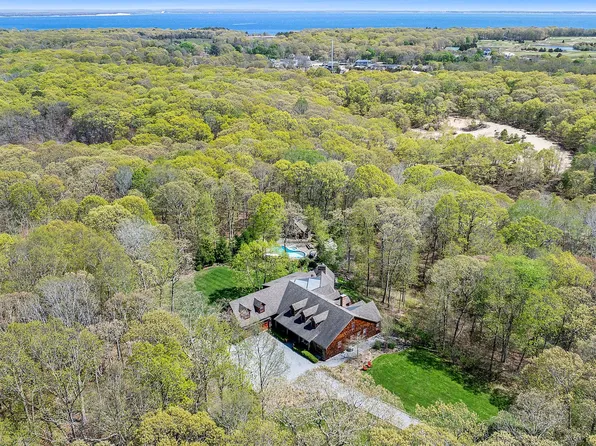1750 Laurel Lake Dr, Mattituck, NY 11952