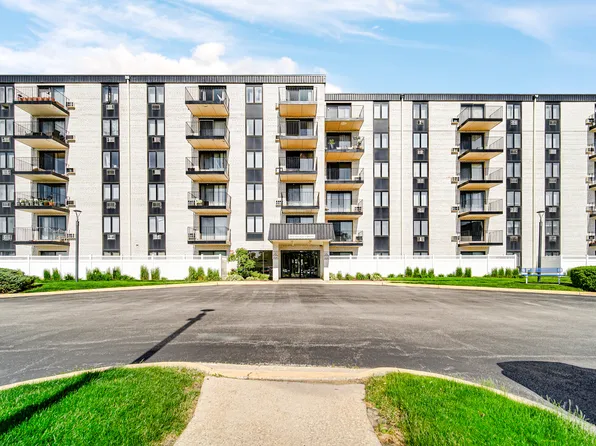 9737 Fox Glen Dr #2K, Niles, IL 60714