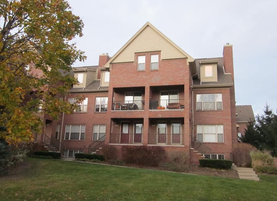 exterior - walk to downtown Royal Oak!