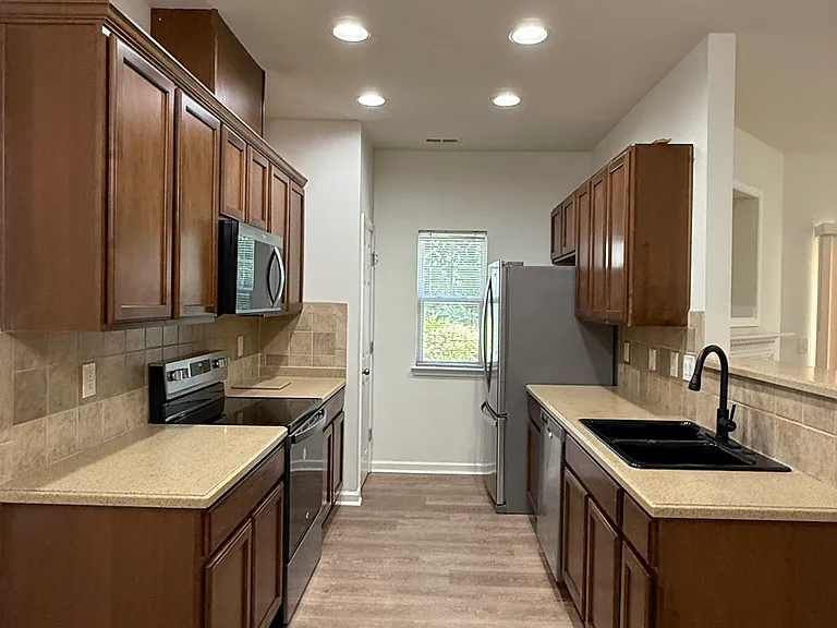 245 Linden Park Ln — Photo 13