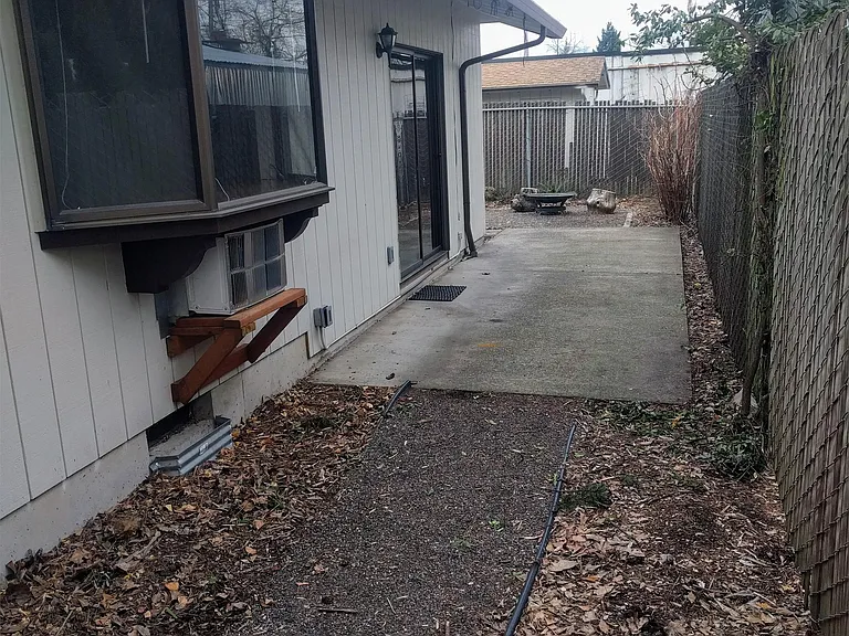 409 SE 88th Ave — Photo 16