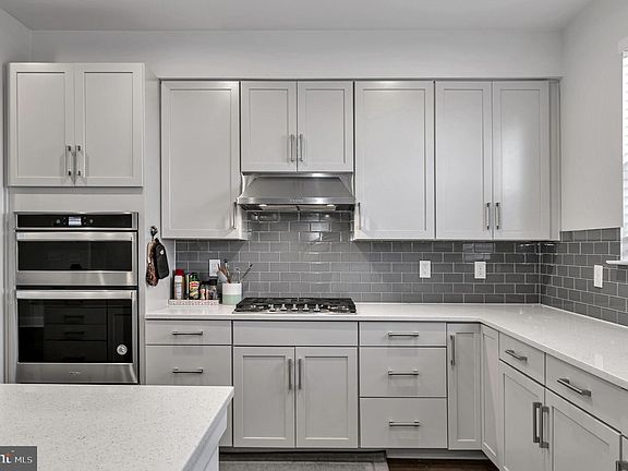 4th image of 1013 S Taylor Ct