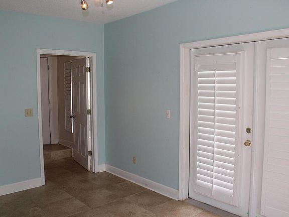 5th image of 1925 Perregrine Cir S