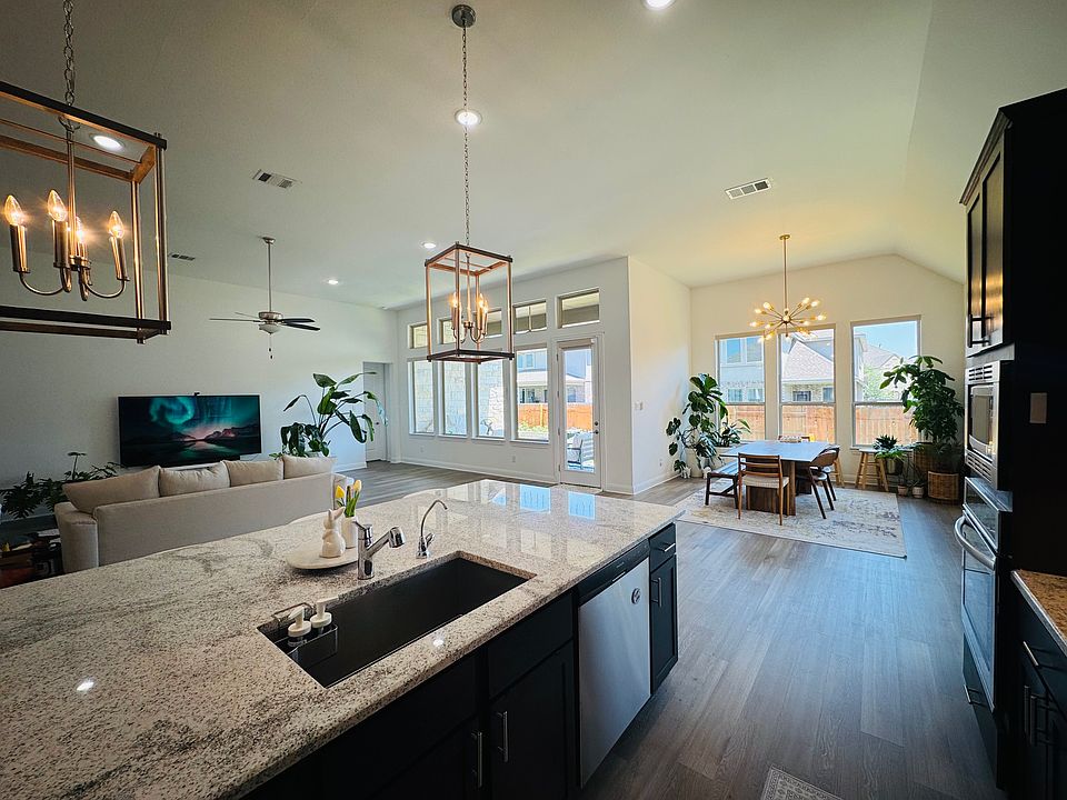 Grand Island and Living room View