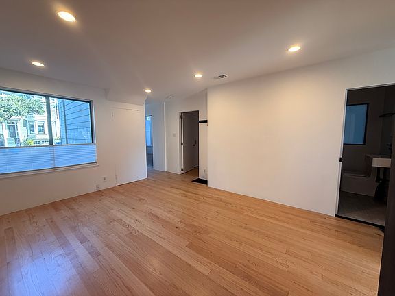 3rd image of 526 Noe St