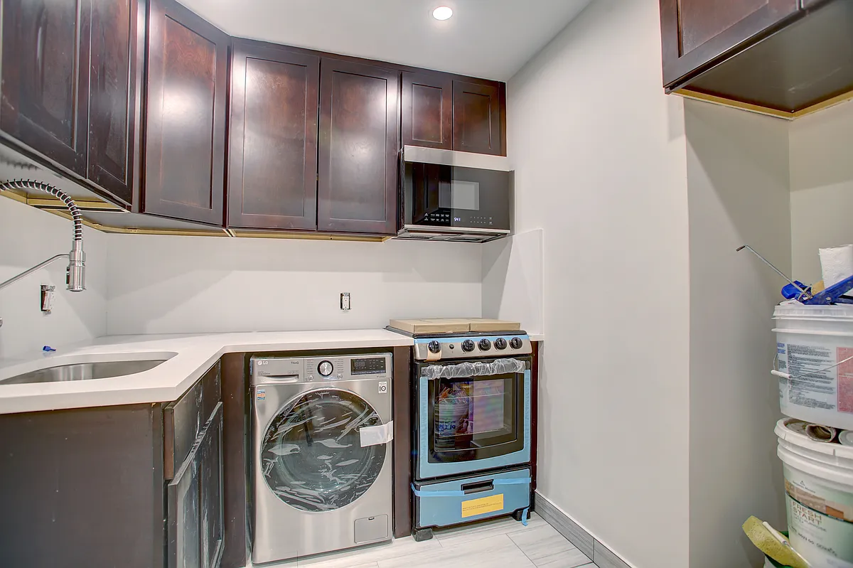 Building Photo - 364 W 30th St #2