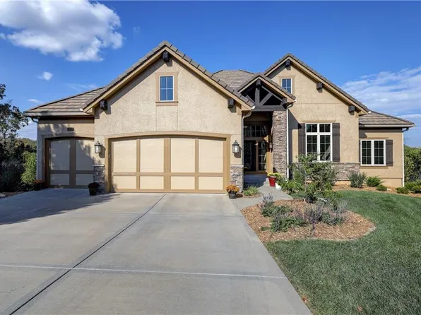 8823 Vista Dr, Lenexa, KS 66220