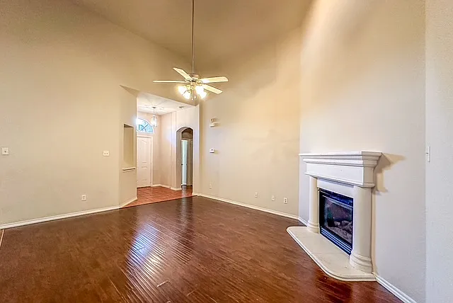 3 bed, 1449 sqft, $2,050 — Photo 2