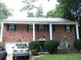 67 Duncan Dr W, Westbury, NY 11590