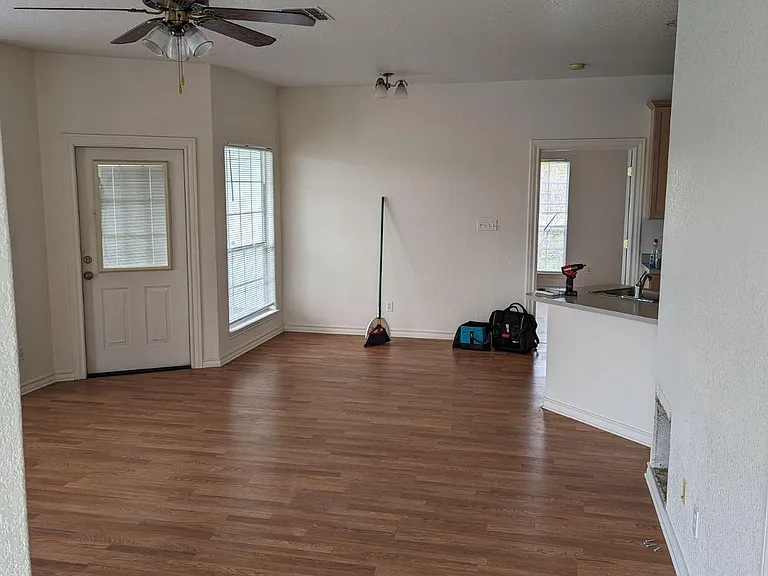 866 Lakeview Dr — Photo 4
