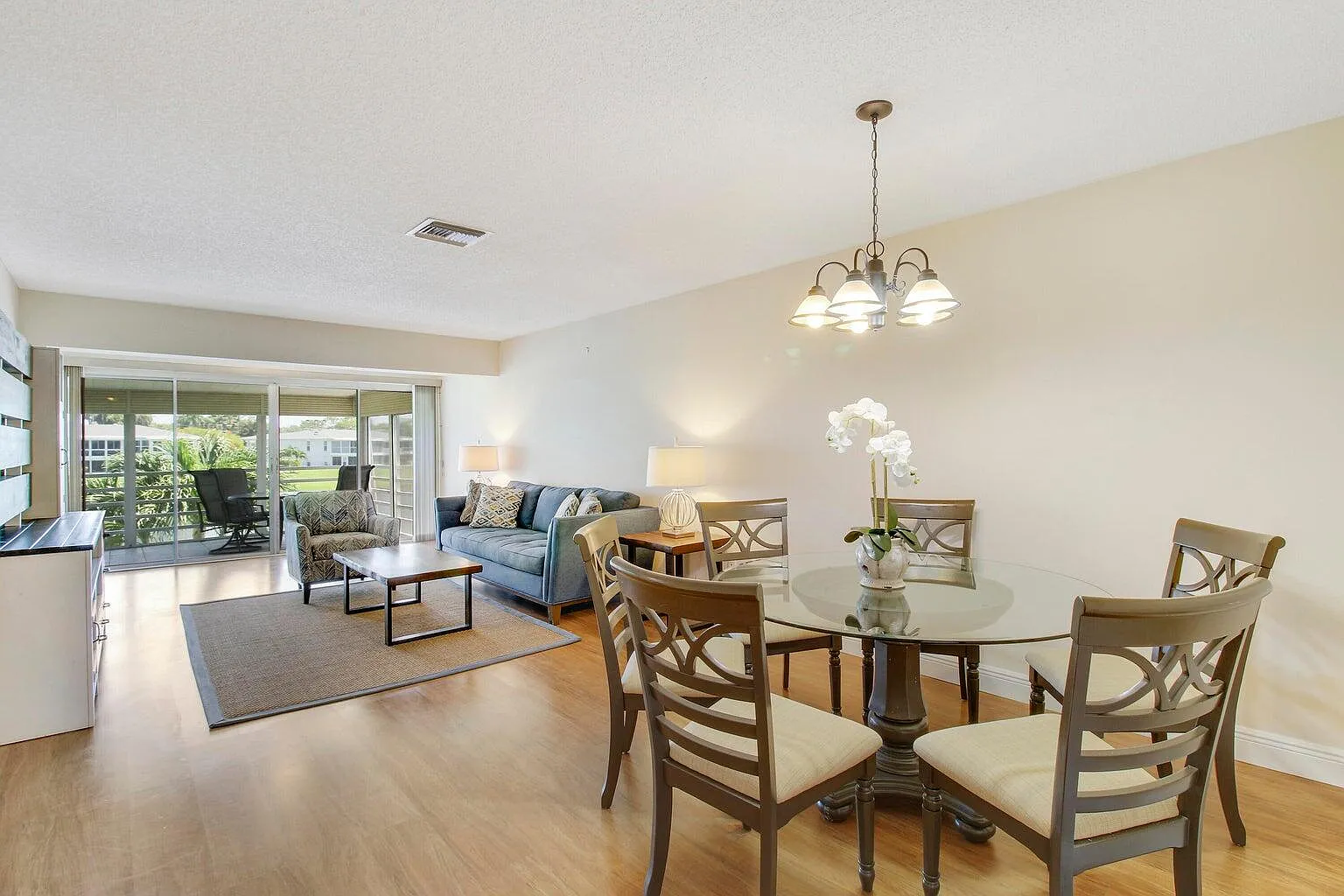 2 bed, 2.0 bath, 1084 sqft, $2,200 — Photo 4