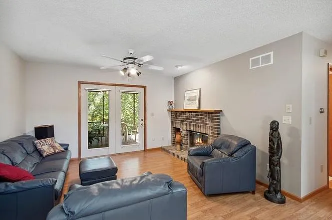 4 bed, 3.5 bath, 1568 sqft, $2,400 — Photo 3