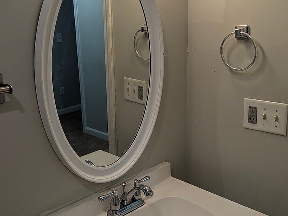 5th image of 812 N Elizabeth St #B