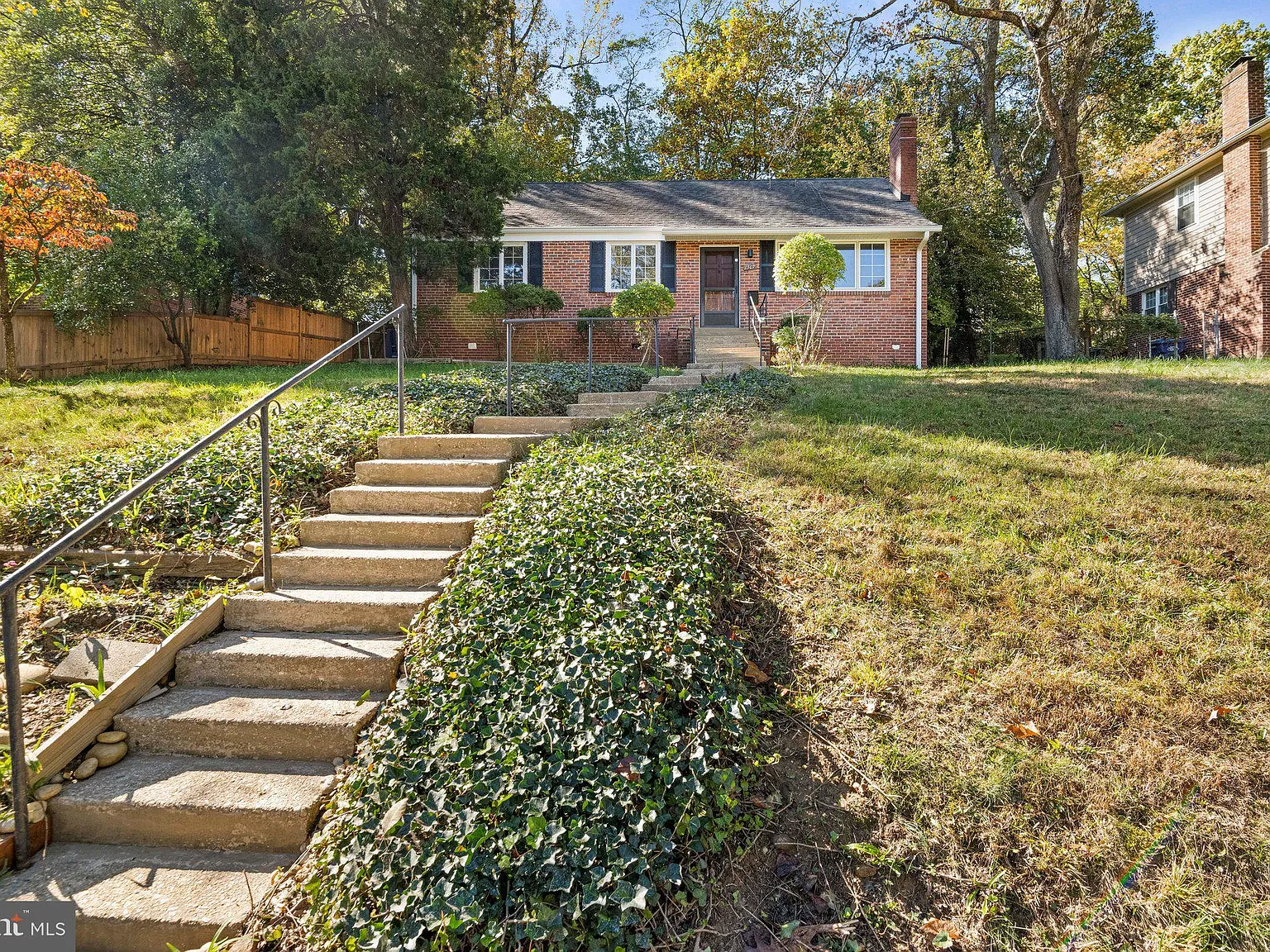 3 bed, 1.0 bath, 1008 sqft, $2,995 — Photo 3