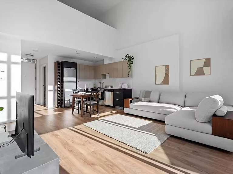 429 W 2nd Ave #310 — Photo 3