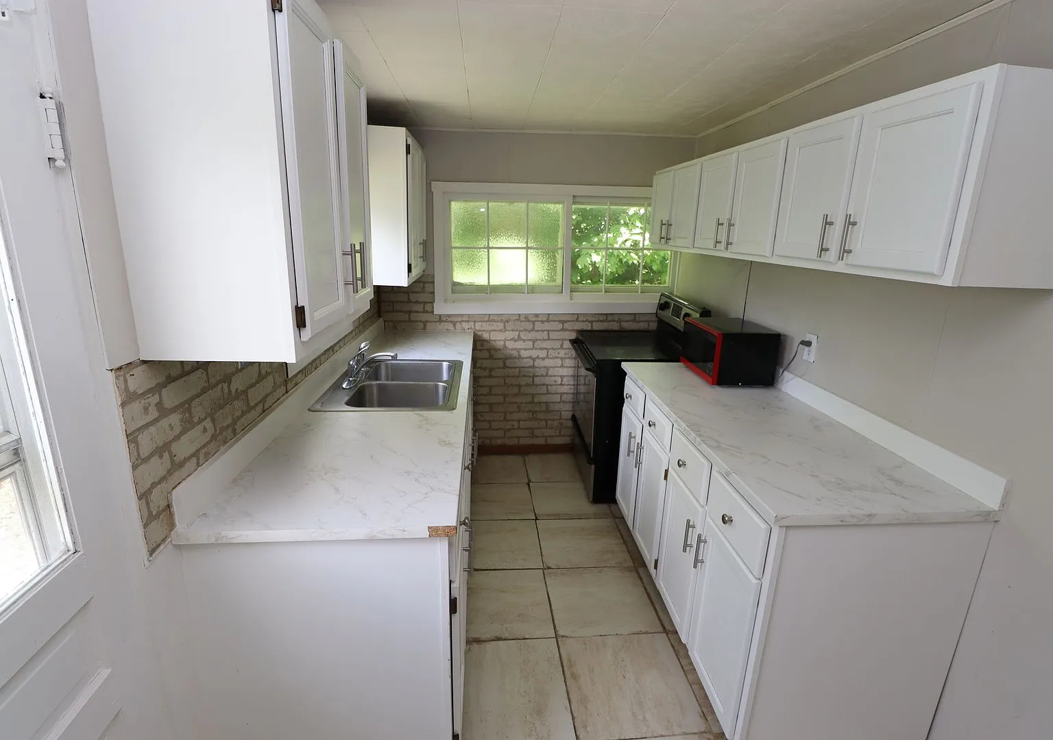 Charming Two Bedroom Unit in the Heart of Noblesville! — Photo 2