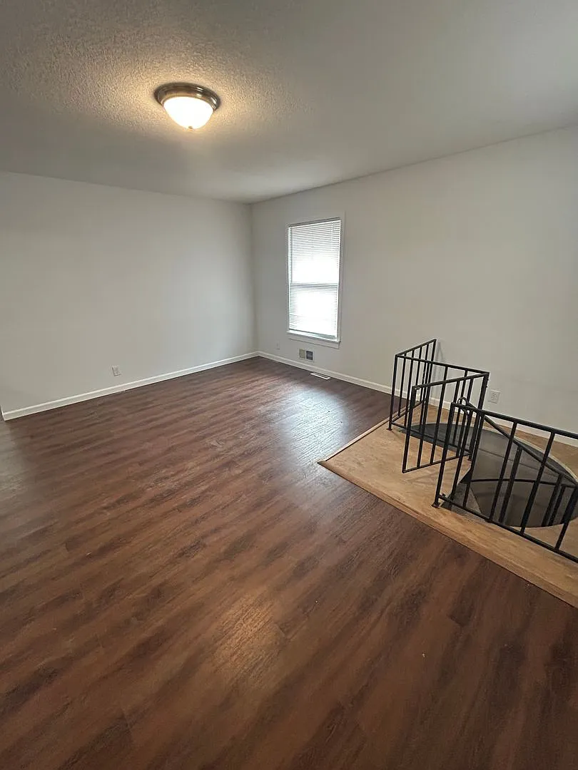 Spacious 3-Bedroom Home with 2-Car Garage & Screened Porch — Photo 2
