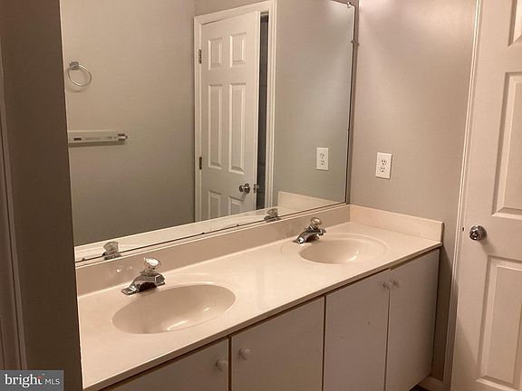 4th image of 3710 Midlothian Pl