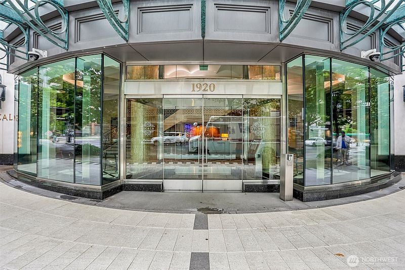 4th image of 1920 4th Avenue #504
