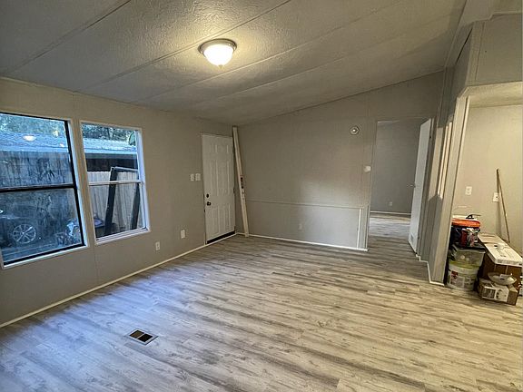 3rd image of 10509 Bay Hills Cir