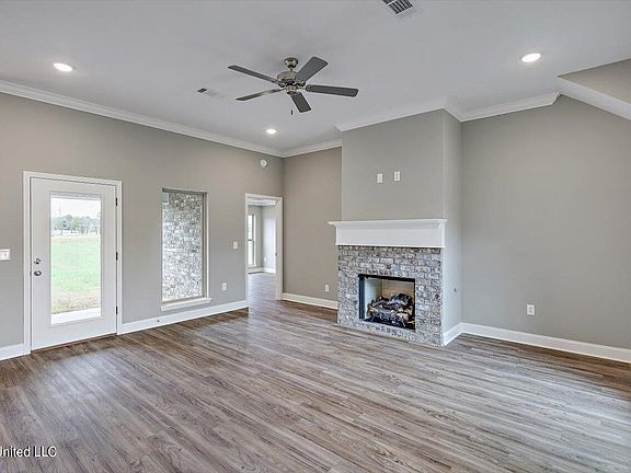4th image of 636 Westfield Dr