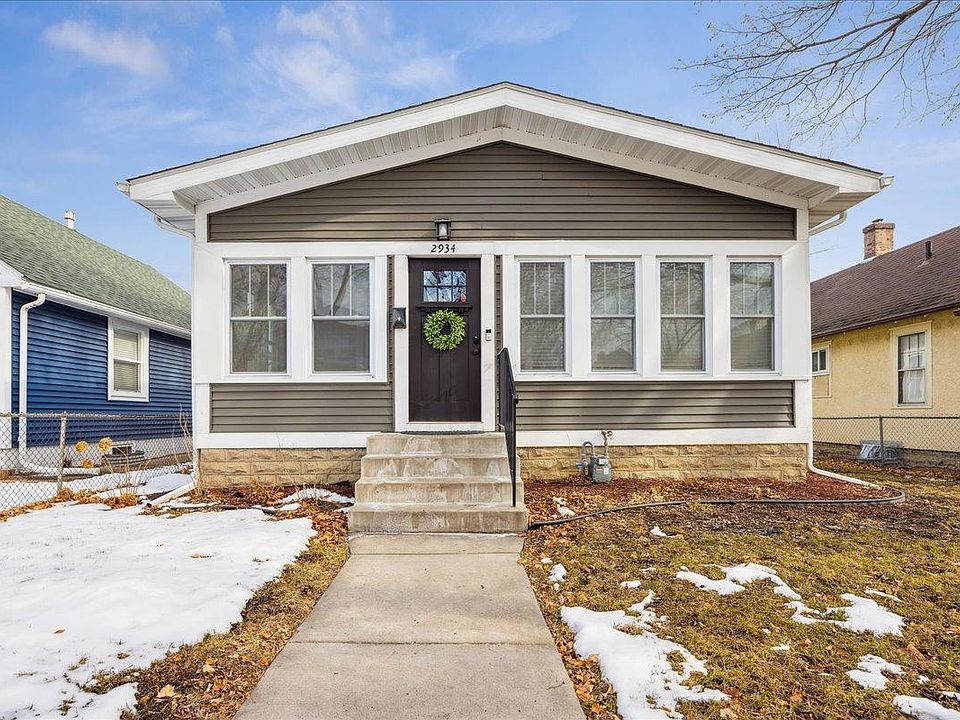 1st image of 2934 Queen Ave N