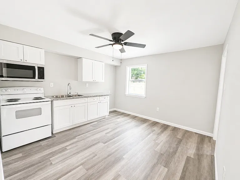 209 River Oaks Dr #E — Photo 3
