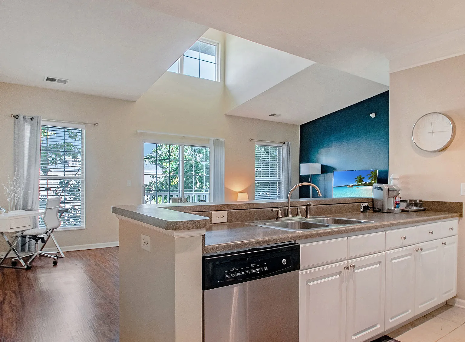 The Docks Apartments and Townhomes — Photo 4