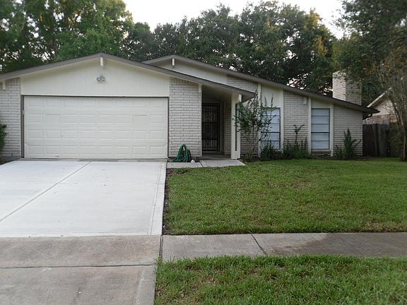 3rd image of 2015 Fall Meadow Dr