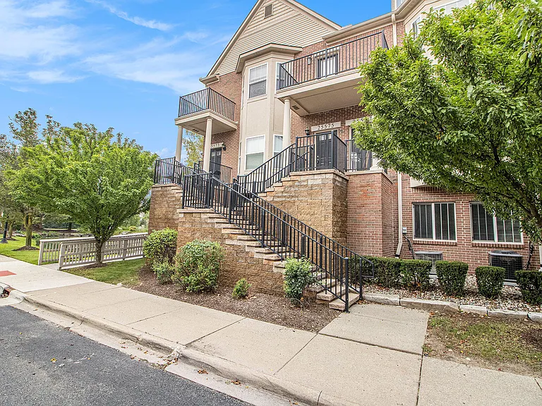 25575 Portico Ln — Photo 2