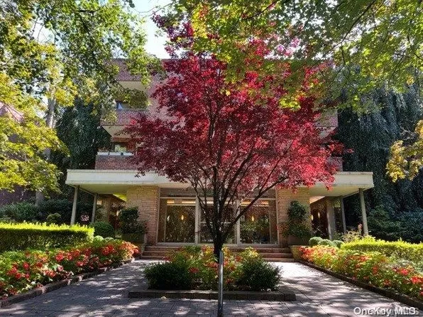 30 Grace Avenue #2N, Great Neck, NY 11021