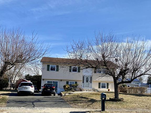 2nd image of 829 Tudor Ct