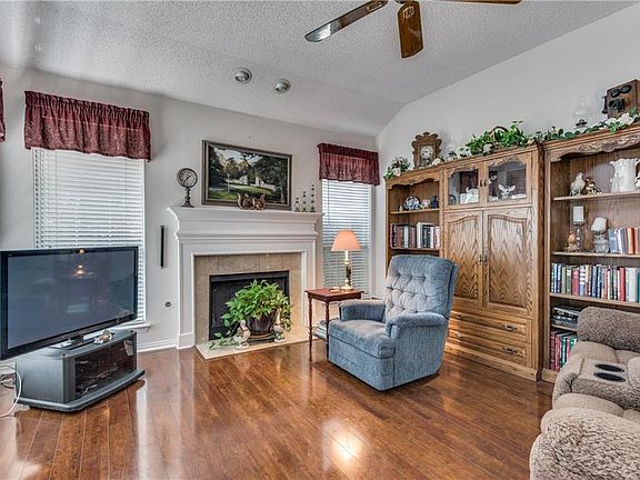 5th image of 8513 Wellington Point Dr