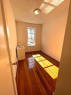 5th image of 37-16 Astoria Blvd S #2R