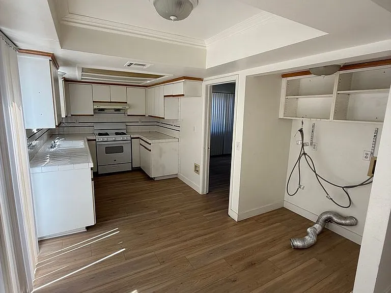 7535 Hellman Ave — Photo 3