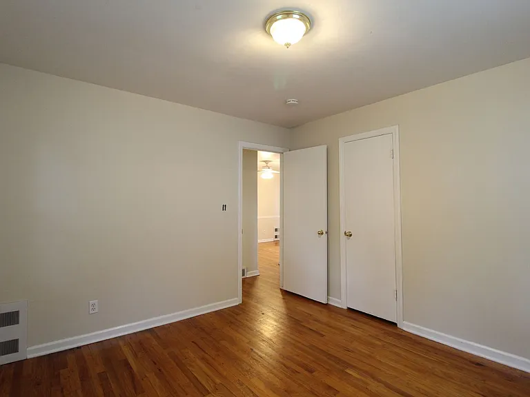 7109 Glenwood St — Photo 10