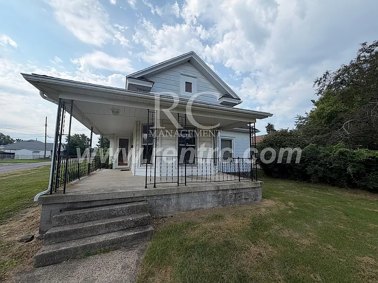 302 McKinley St — Photo 1