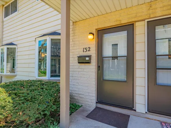 132 Lakewood Gardens Lane #132, Madison, WI 53704