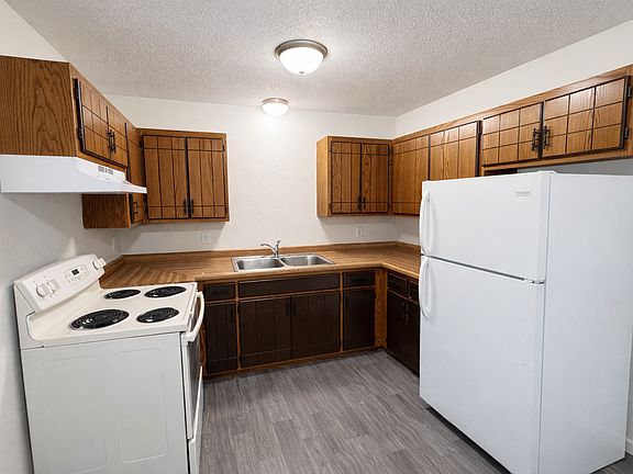 4th image of 1350 13th Street Cir #202